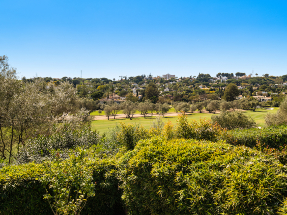 Nueva Andalucia – 5B Luxury villa  – Gated – 1st Line Golf