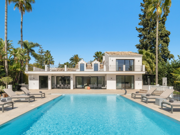 Nueva Andalucia – 5B Luxury villa  – Gated – 1st Line Golf
