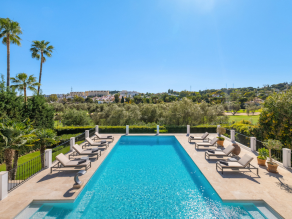 Nueva Andalucia – 5B Luxury villa  – Gated – 1st Line Golf