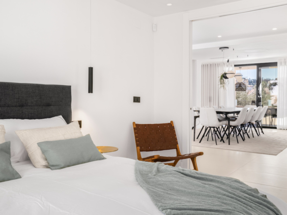 Nueva Andalucia – 5B Luxury villa  – Gated – 1st Line Golf