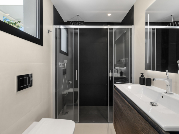Nueva Andalucia – 5B Luxury villa  – Gated – 1st Line Golf