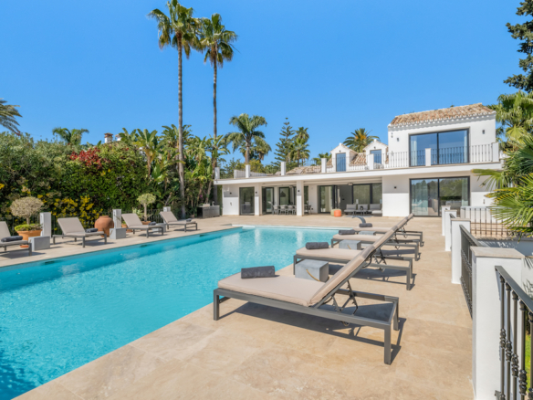 Nueva Andalucia – 5B Luxury villa  – Gated – 1st Line Golf