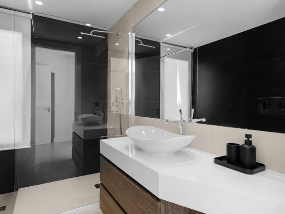 Nueva Andalucia – 5B Luxury villa  – Gated – 1st Line Golf