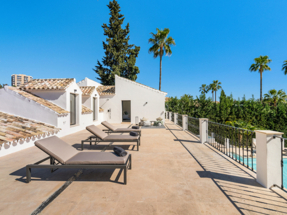 Nueva Andalucia – 5B Luxury villa  – Gated – 1st Line Golf