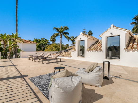 Nueva Andalucia – 5B Luxury villa  – Gated – 1st Line Golf
