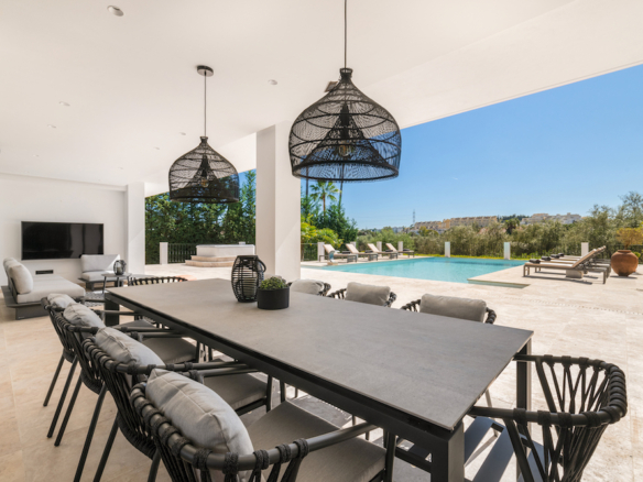 Nueva Andalucia – 5B Luxury villa  – Gated – 1st Line Golf