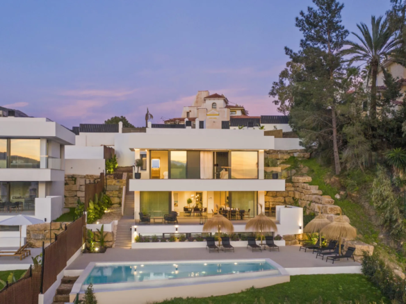 Nueva Andalucia – 5B Modern Villa -Key Ready – Panoramic Views