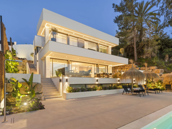 Nueva Andalucia – 5B Modern Villa -Key Ready – Panoramic Views