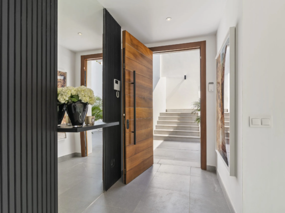 Nueva Andalucia – 5B Modern Villa -Key Ready – Panoramic Views