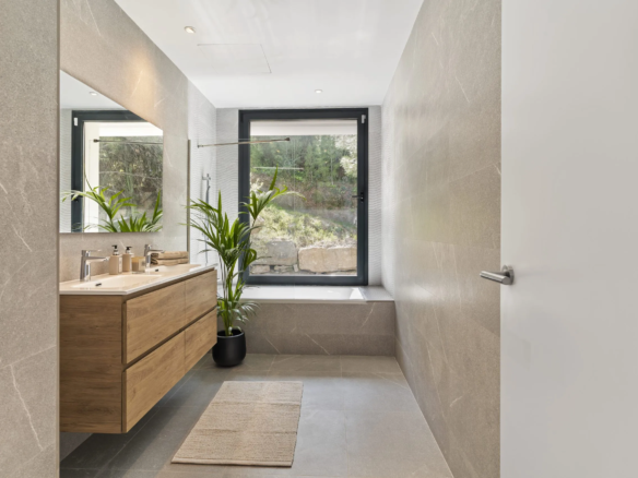 Nueva Andalucia – 5B Modern Villa -Key Ready – Panoramic Views
