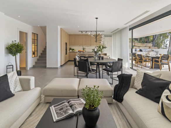 Nueva Andalucia – 5B Modern Villa -Key Ready – Panoramic Views