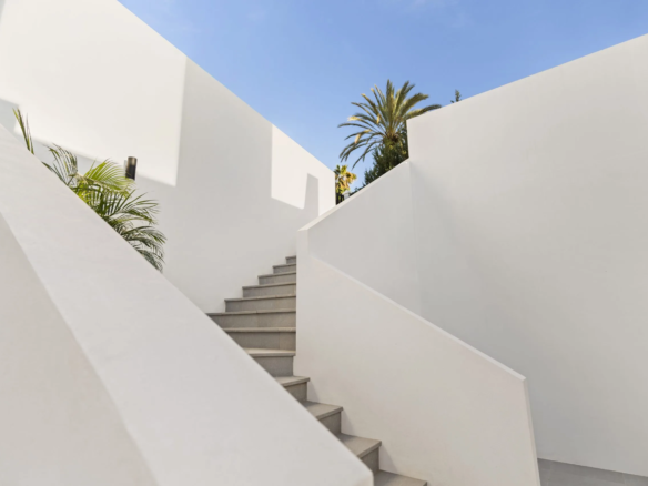 Nueva Andalucia – 5B Modern Villa -Key Ready – Panoramic Views