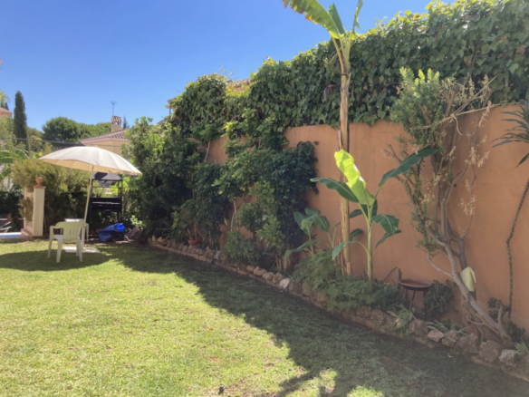 Nueva Andalucia – Large 3B Townhouse – Central