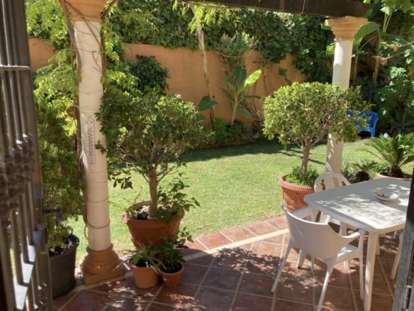 Nueva Andalucia – Large 3B Townhouse – Central