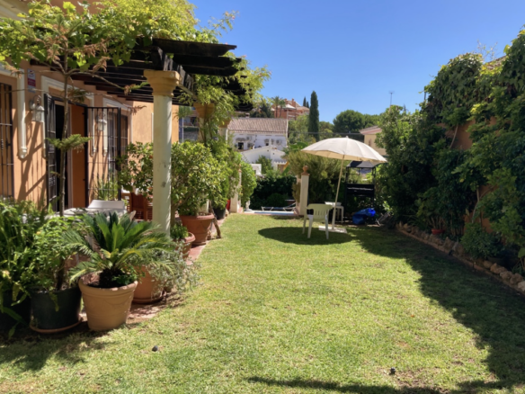 Nueva Andalucia – Large 3B Townhouse – Central