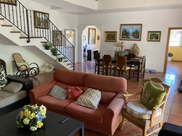Nueva Andalucia – Large 3B Townhouse – Central