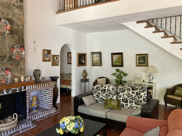 Nueva Andalucia – Large 3B Townhouse – Central