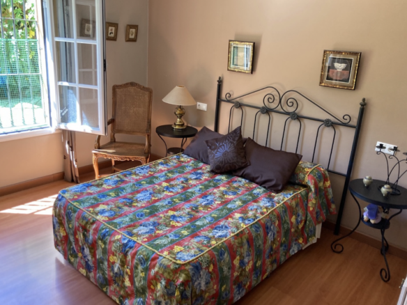 Nueva Andalucia – Large 3B Townhouse – Central