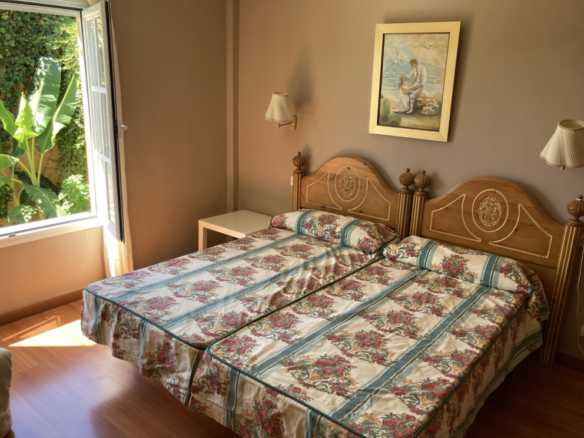 Nueva Andalucia – Large 3B Townhouse – Central