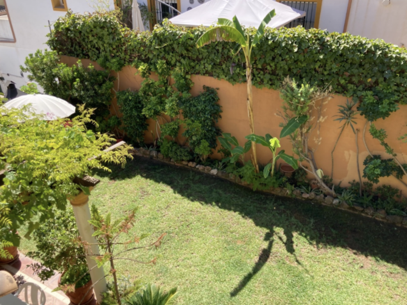 Nueva Andalucia – Large 3B Townhouse – Central