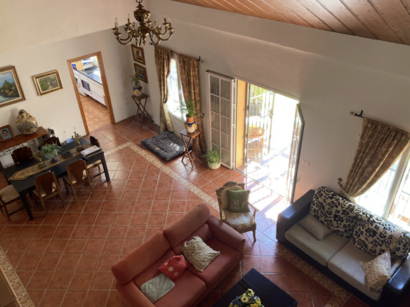 Nueva Andalucia – Large 3B Townhouse – Central