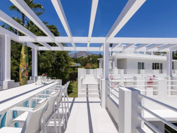 Nueva Andalucia  – Modern 6B villa – Gated