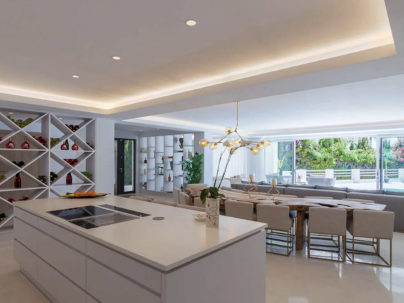 Nueva Andalucia  – Modern 6B villa – Gated