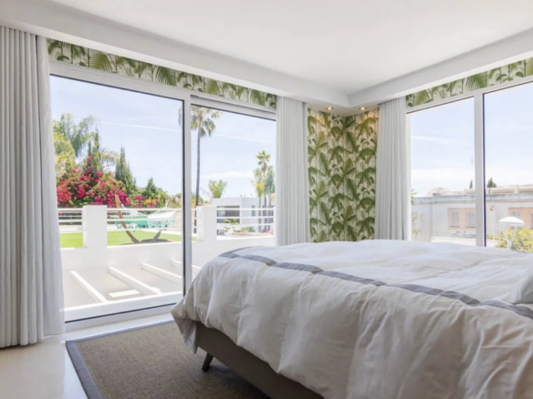 Nueva Andalucia  – Modern 6B villa – Gated