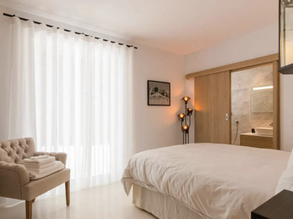 Nueva Andalucia  – Modern 6B villa – Gated