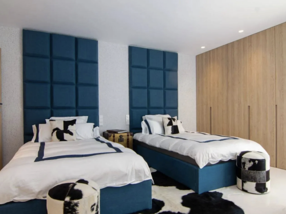 Nueva Andalucia  – Modern 6B villa – Gated