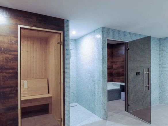 Nueva Andalucia  – Modern 6B villa – Gated