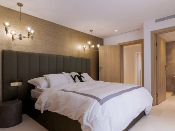 Nueva Andalucia  – Modern 6B villa – Gated