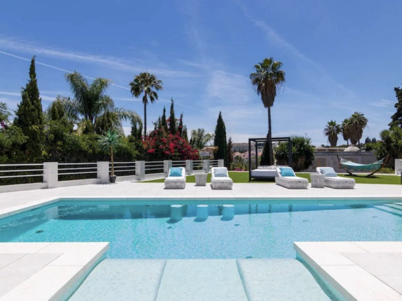 Nueva Andalucia  – Modern 6B villa – Gated