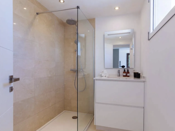 Nueva Andalucia  – Modern 6B villa – Gated