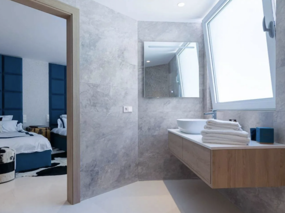 Nueva Andalucia  – Modern 6B villa – Gated