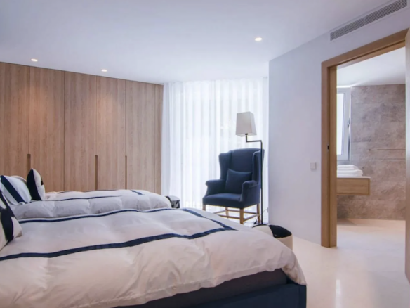 Nueva Andalucia  – Modern 6B villa – Gated