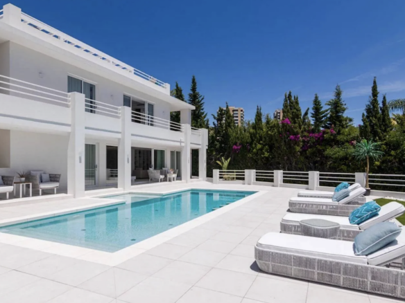 Nueva Andalucia  – Modern 6B villa – Gated