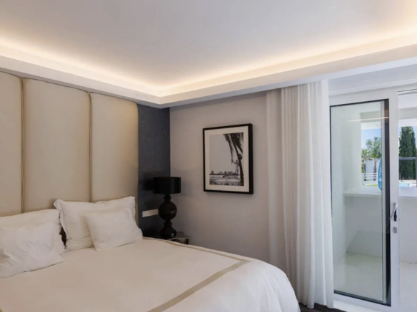 Nueva Andalucia  – Modern 6B villa – Gated