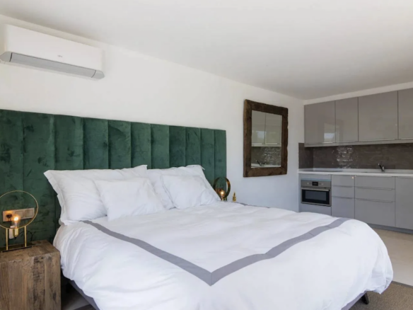 Nueva Andalucia  – Modern 6B villa – Gated