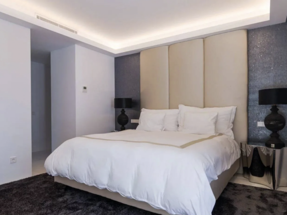 Nueva Andalucia  – Modern 6B villa – Gated