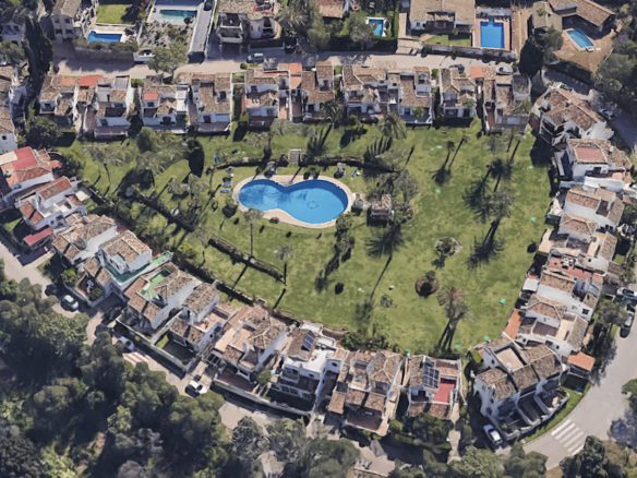 Marbella East -3B Villa – Huge Community Garden