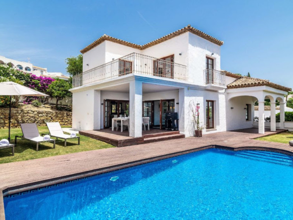 Nueva Andalucia -3B Luxury Villa  – Rental business
