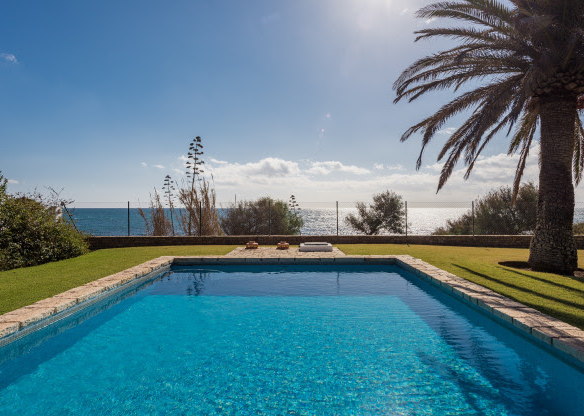 Estepona – 5B Beachfront Villa – To reform