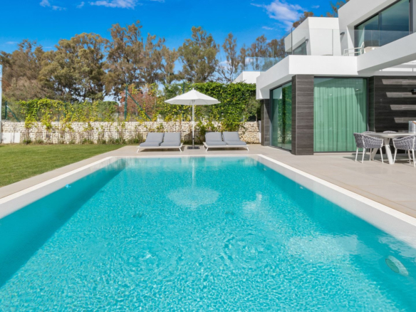 Marbella East – Modern 6B Villa – Sea Views – Gated