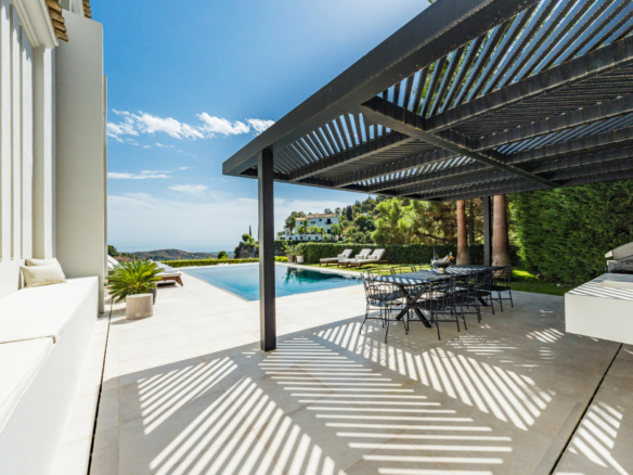 SOLD – El Madroñal – 5B Modern villa – Sea Views – Gated 