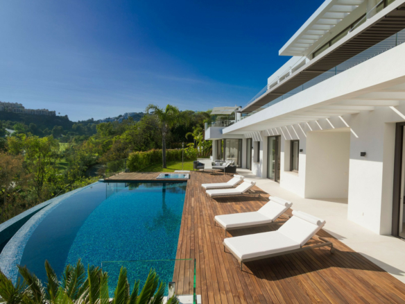 For sale  – Benahavis –  Modern 5B villa – Panoramic views 🌳