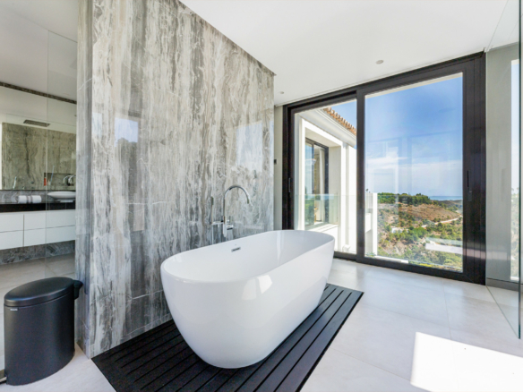 SOLD – El Madroñal – 5B Modern villa – Sea Views – Gated 