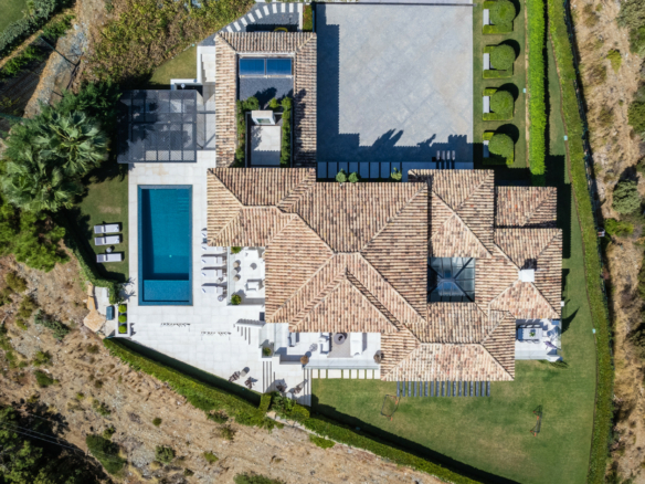 SOLD – El Madroñal – 5B Modern villa – Sea Views – Gated 