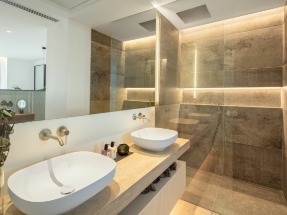 SOLD – La Quinta – 5B Modern Villa – Gated -Sea Views