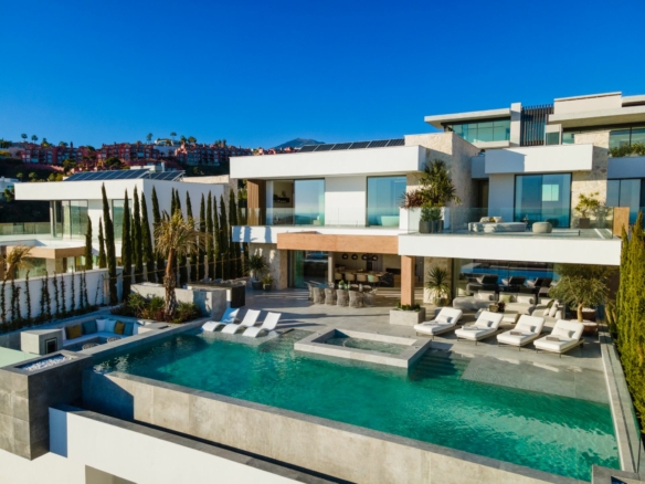 SOLD – La Quinta – 5B Modern Villa – Gated -Sea Views